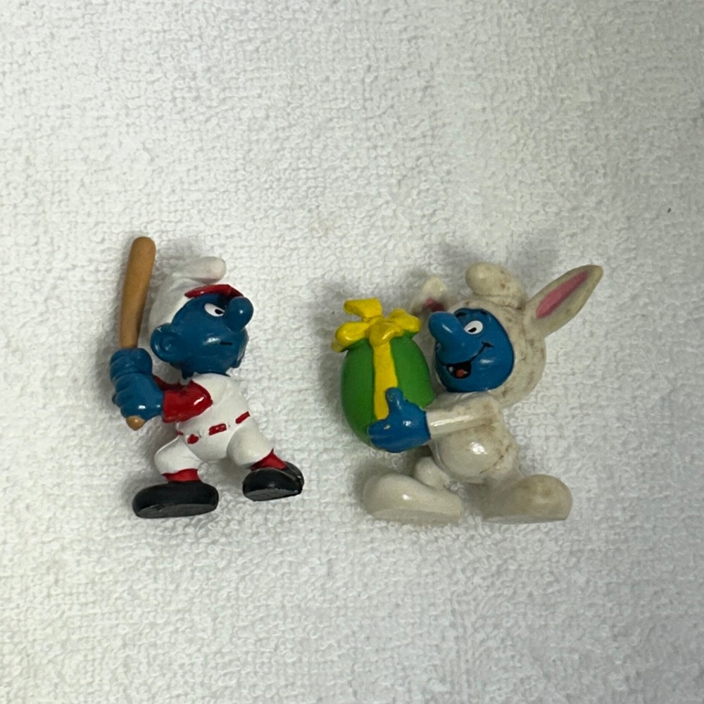Vintage Schleich Smurf Figurines 1981 Baseball 1982 Easter Bunny PVC Figures 2pc